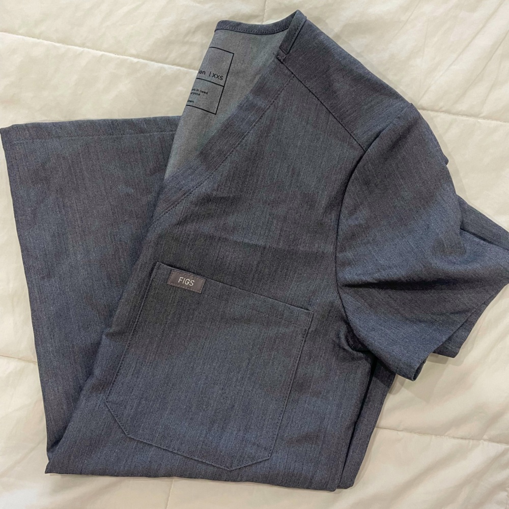 FIGS CATARINA TOP
XXS
RARELY USED